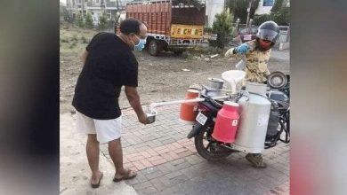 Photo of கொரோனா தரும் புது புது ஐடியா! மத்திய பிரதேச மாநிலம் அசத்தியா பால்காரர்…!