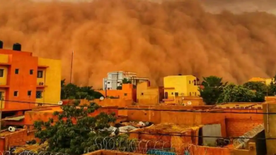 Photo of ‘ஆரஞ்சு சிவப்பு நிறமாக மாறிய வானம்’ பல நூறு மீட்டர் உயரத்திற்கு வீசிய மணல் புயலால் மக்கள் அதிர்ச்சி !!